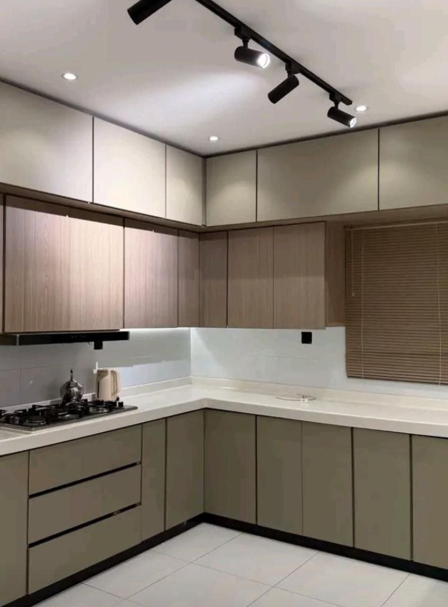 تنفيذ وتصميم جميع أعمال الألمنيوم