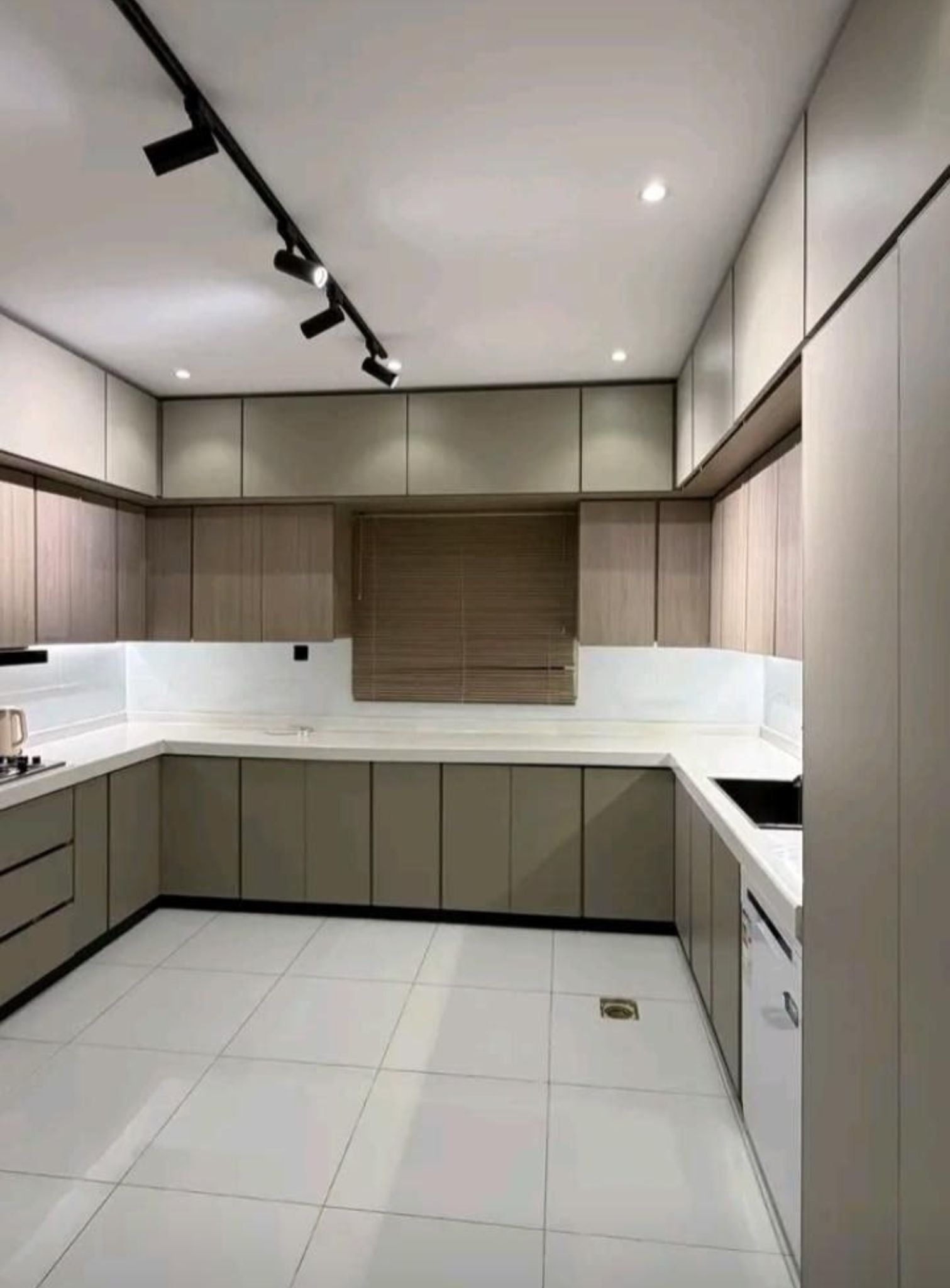 تنفيذ وتصميم جميع أعمال الألمنيوم